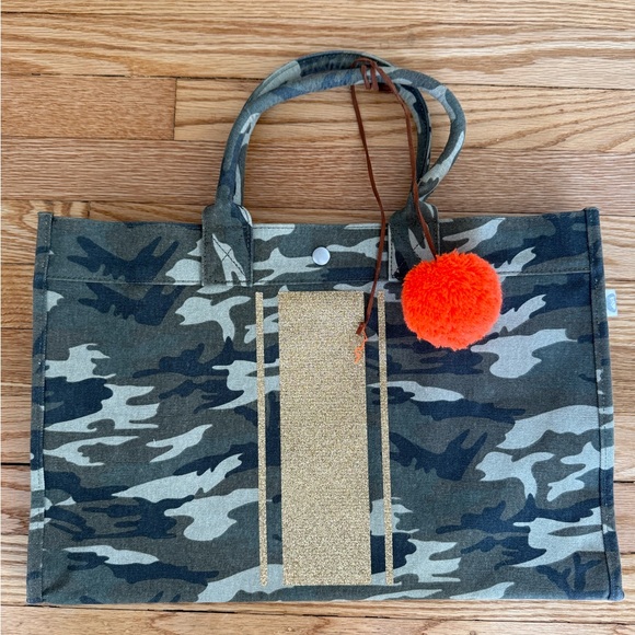 QUILTED KOALA EAST WEST CAMO TOTE BAG - Picture 1 of 13